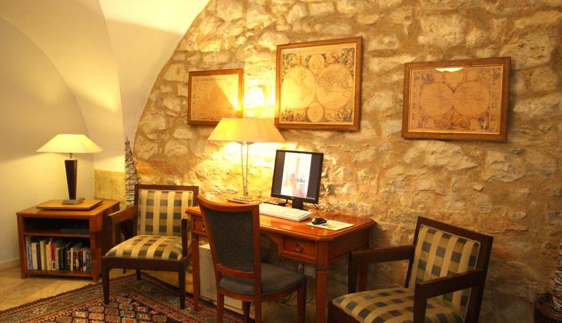 Hotel The Golden Wheel