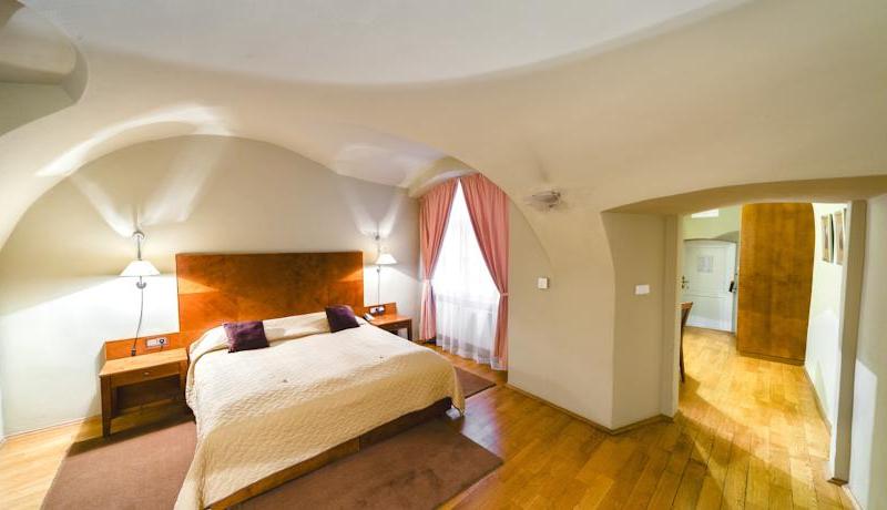 Hotel The Golden Wheel