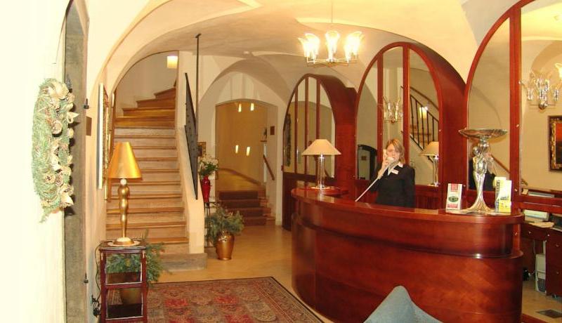 Hotel The Golden Wheel