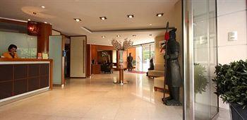 Goldstar Resort & Suites