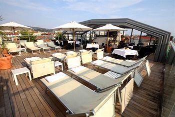 Goldstar Resort & Suites
