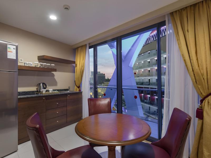 Granada Luxury Okurcalar