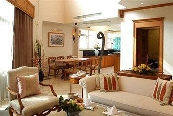 Grand Diamond Suites Hotel