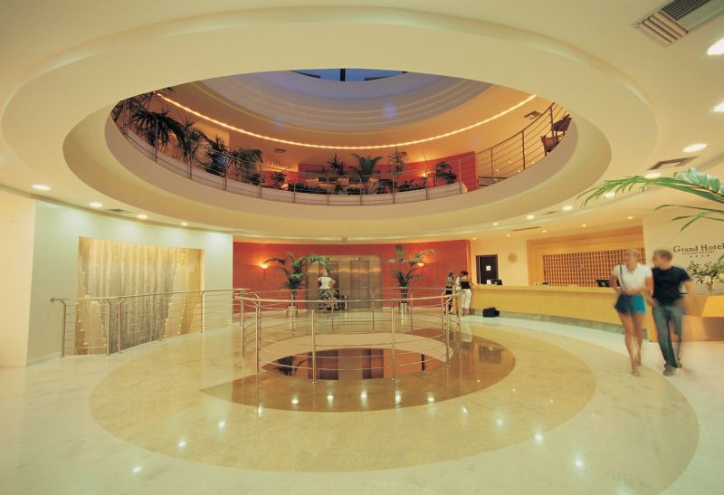 Grand Hotel Holiday Resort