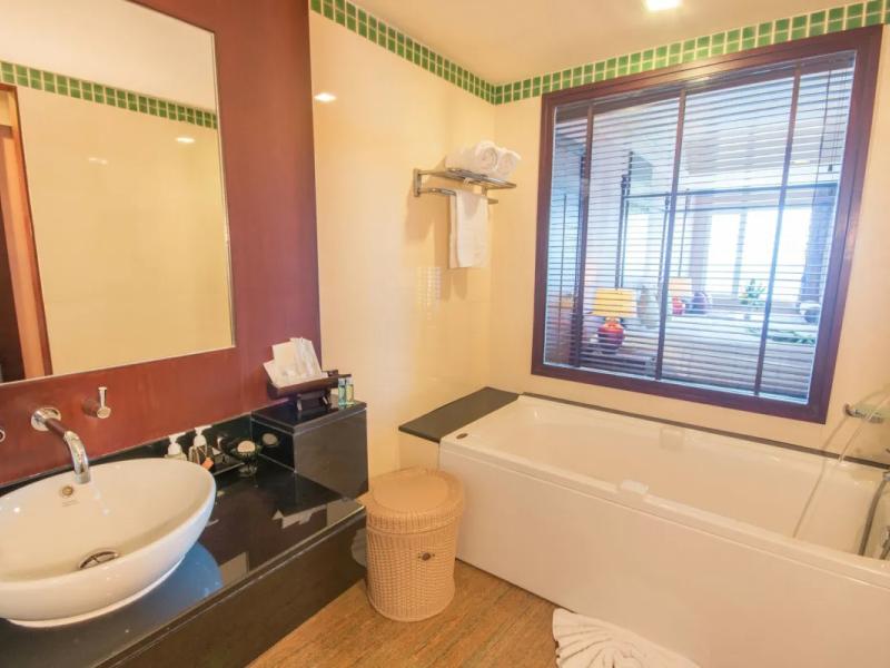Grand Pacific Sovereign Resort & Spa