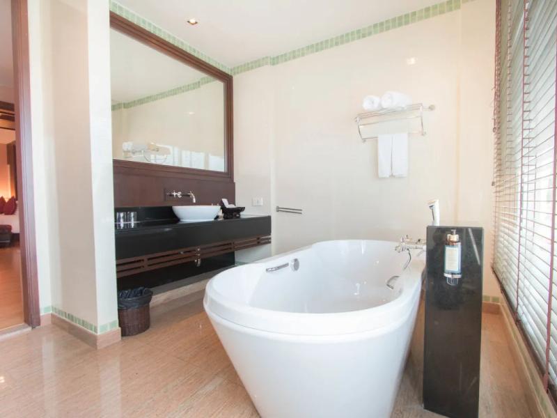 Grand Pacific Sovereign Resort & Spa