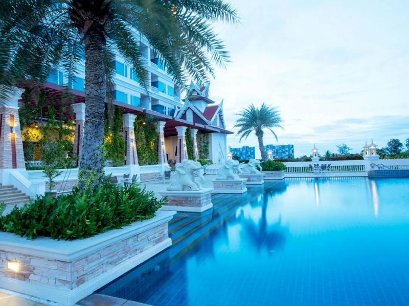 Grand Pacific Sovereign Resort & Spa