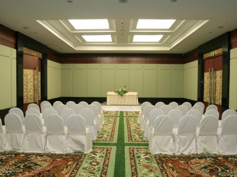 Grand Pacific Sovereign Resort & Spa
