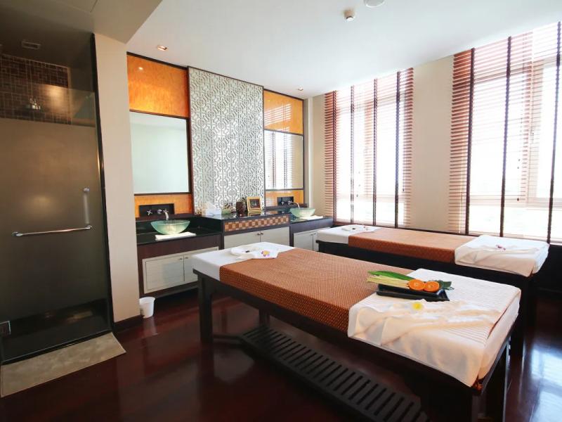Grand Pacific Sovereign Resort & Spa
