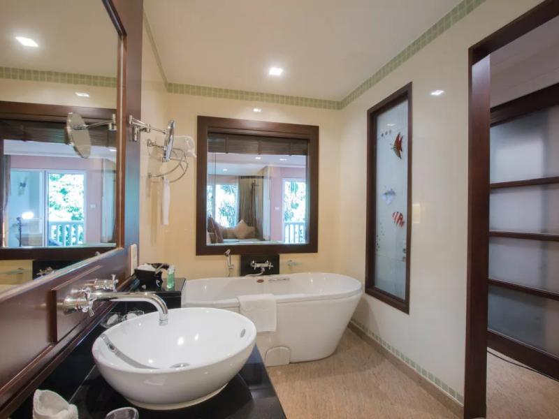 Grand Pacific Sovereign Resort & Spa