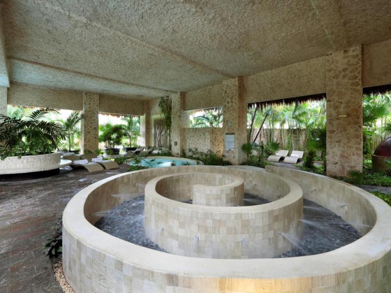 Grand Palladium Colonial Resort & Spa