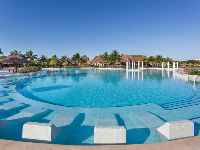 Grand Palladium Colonial Resort & Spa