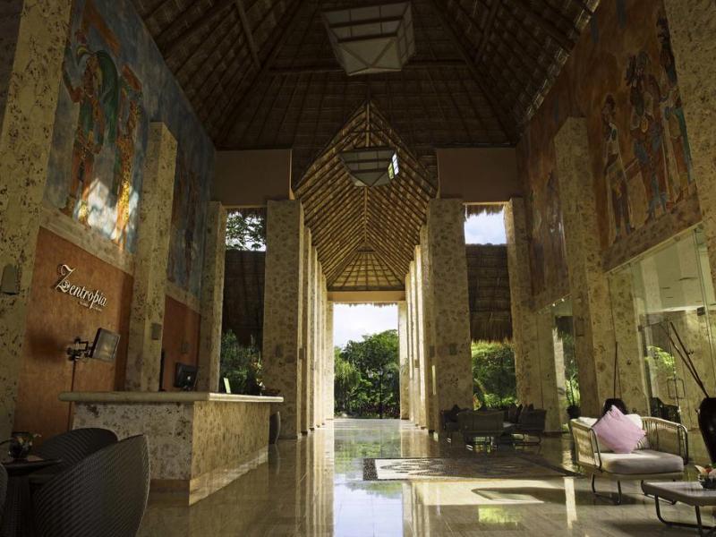 Grand Palladium Colonial Resort & Spa