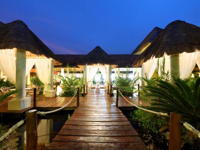 Grand Palladium Colonial Resort & Spa