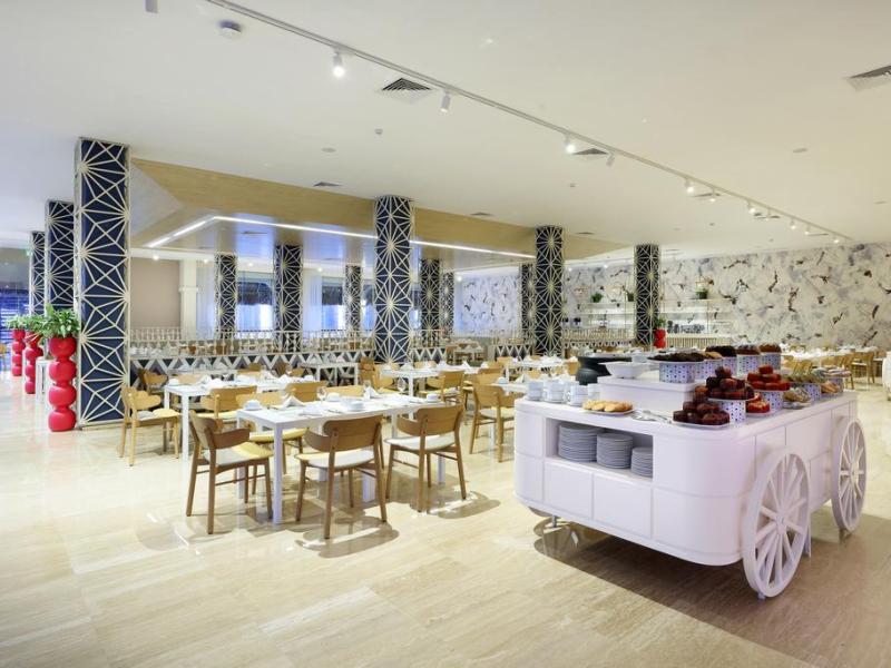 Grand Palladium Colonial Resort & Spa