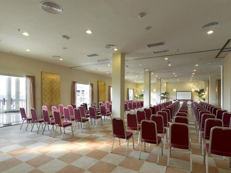 Grand Palladium Lady Hamilton Resort & Spa