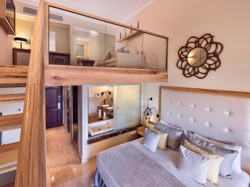 Grand Palladium Palace Resort Spa & Casino