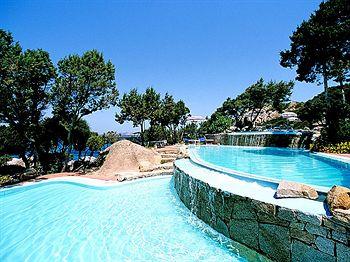 Grand Smeraldo Beach