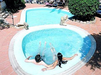 Grand Smeraldo Beach