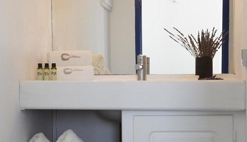 Altana Traditional Houses & Suites