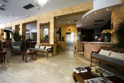 Pol & Grace Hotel