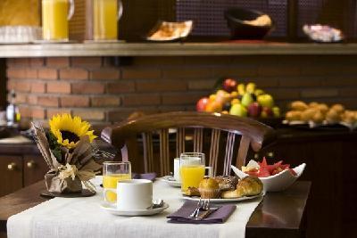 Pol & Grace Hotel