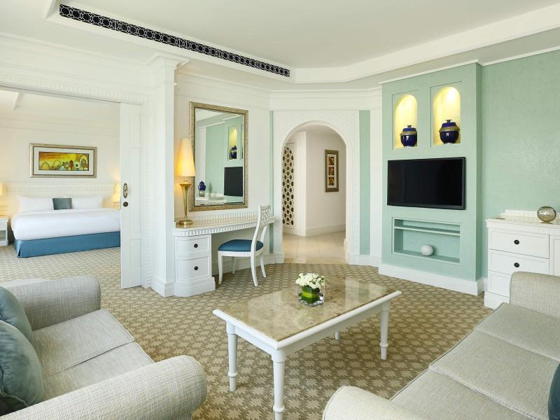 Al Habtoor Grand Resort, Autograph Collection