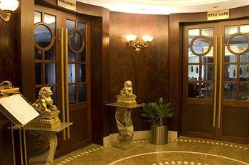 Capital O 246 Landmark Summit Hotel