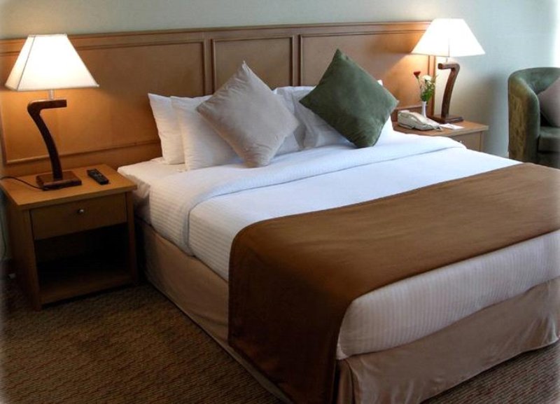 Capital O 246 Landmark Summit Hotel