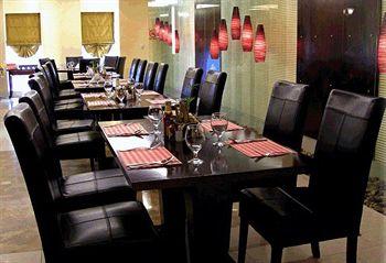 Capital O 246 Landmark Summit Hotel