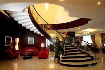 Capital O 246 Landmark Summit Hotel