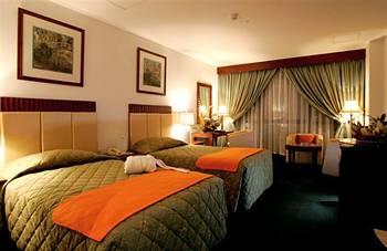 Capital O 246 Landmark Summit Hotel