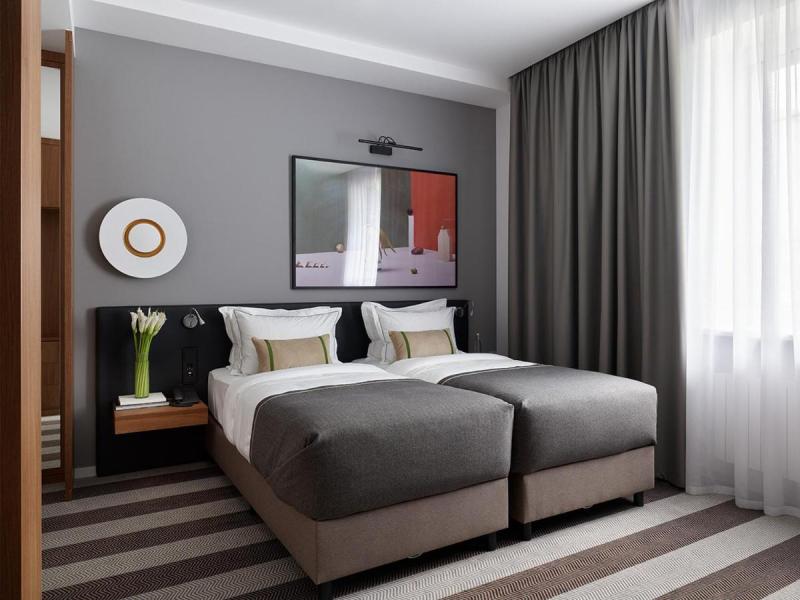 B60 Hotel
