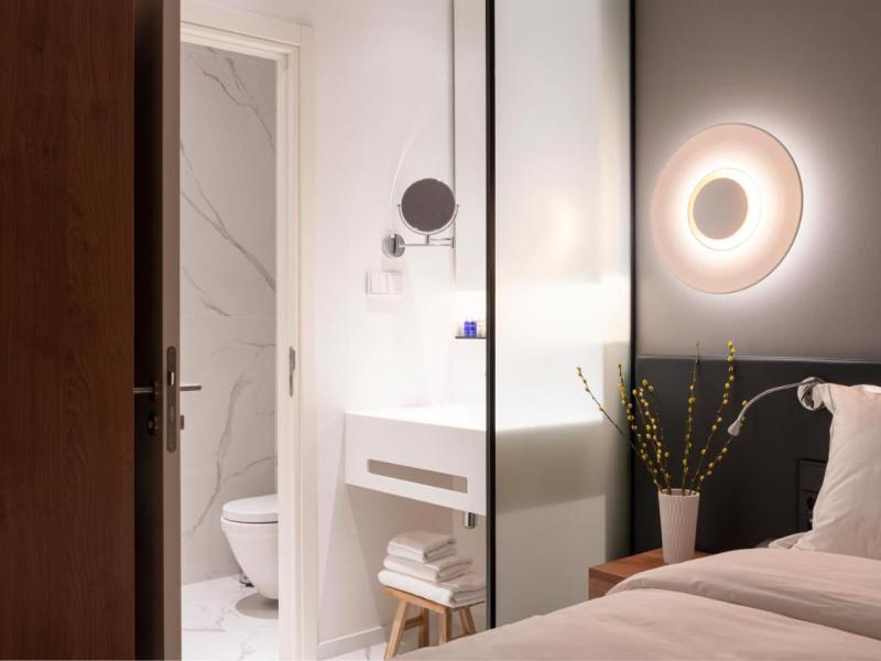 B60 Hotel
