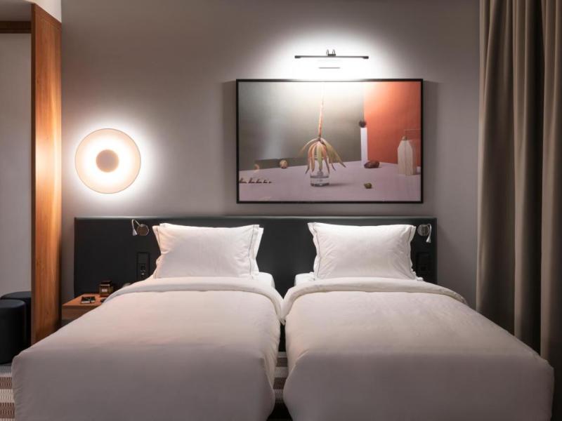 B60 Hotel