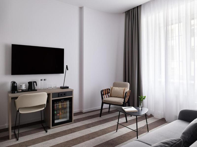 B60 Hotel