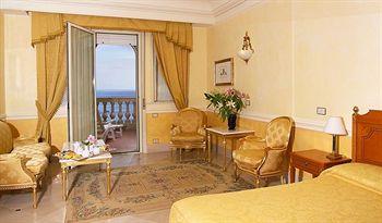 Hellenia Yachting Hotel