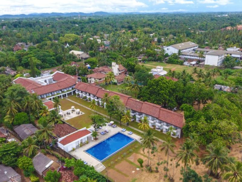 Hibiscus Beach Hotel & Villas