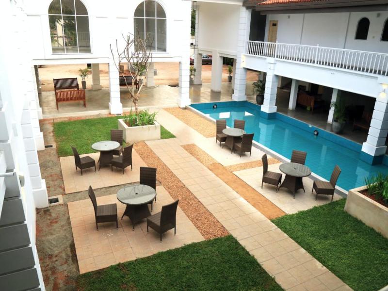 Hibiscus Beach Hotel & Villas