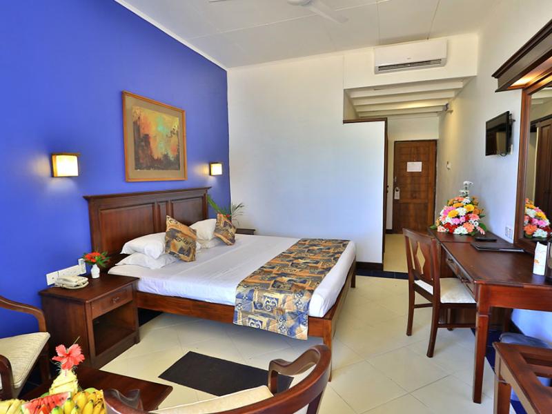 Hibiscus Beach Hotel & Villas