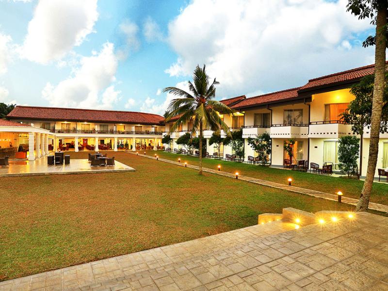 Hibiscus Beach Hotel & Villas