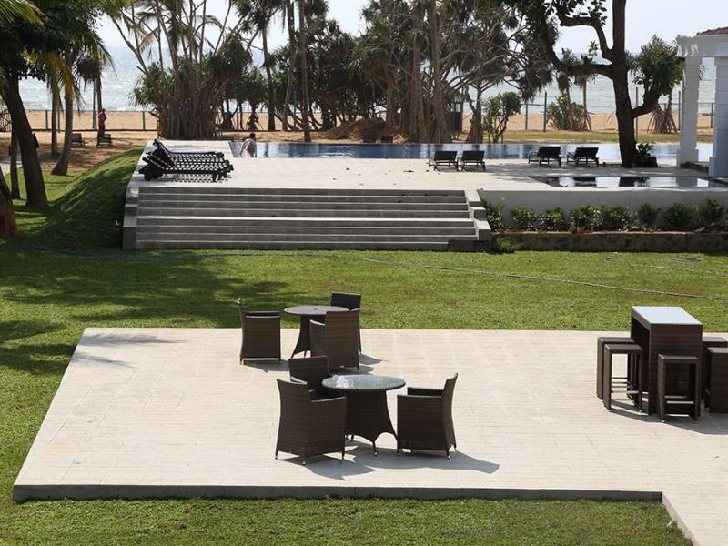 Hibiscus Beach Hotel & Villas