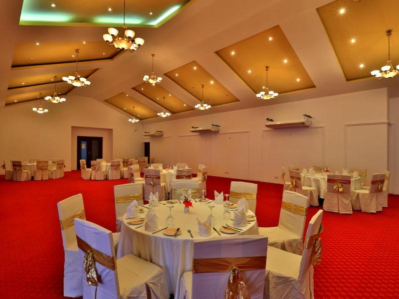 Hibiscus Beach Hotel & Villas