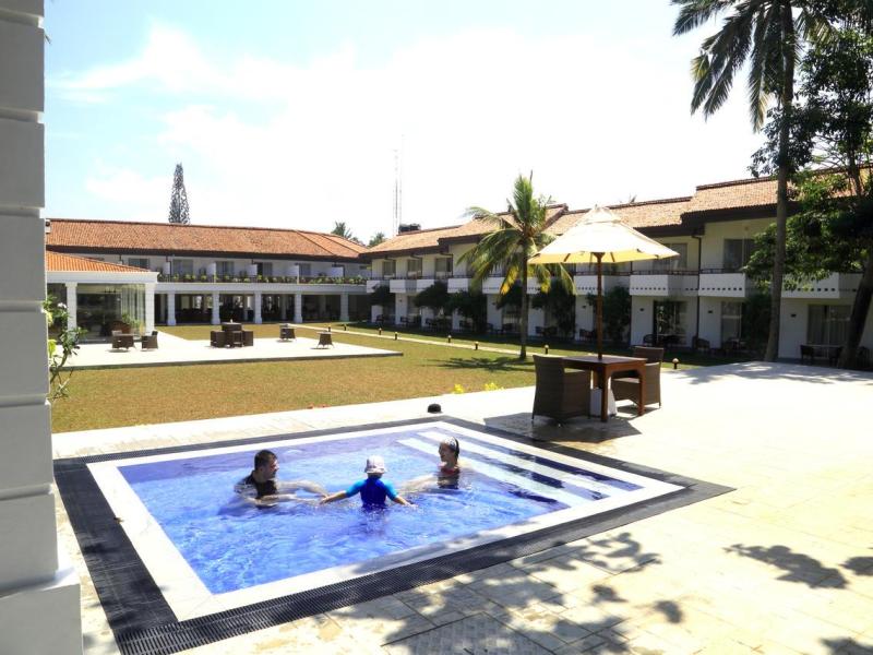 Hibiscus Beach Hotel & Villas