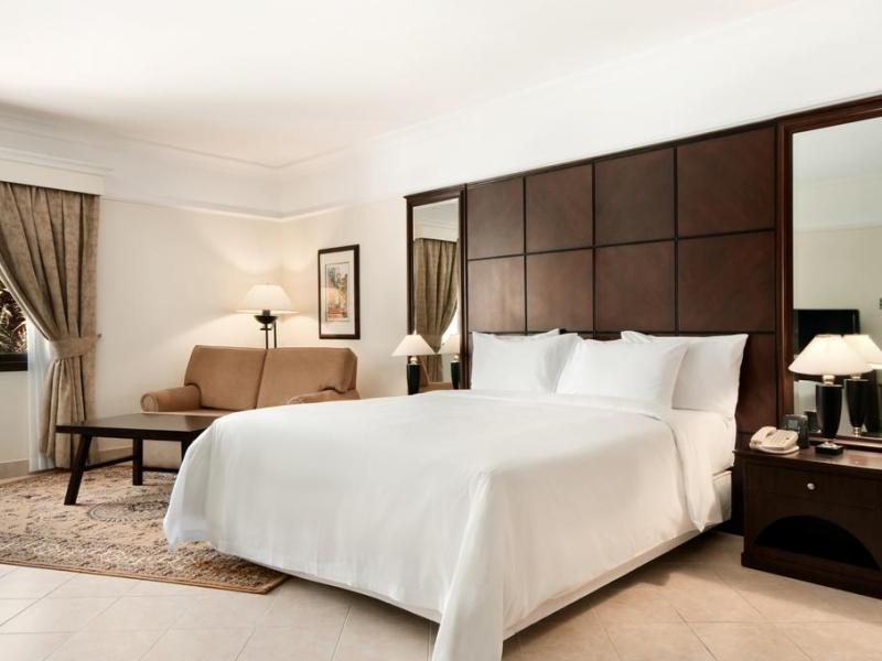 Radisson Blu Hotel & Resort Al Ain