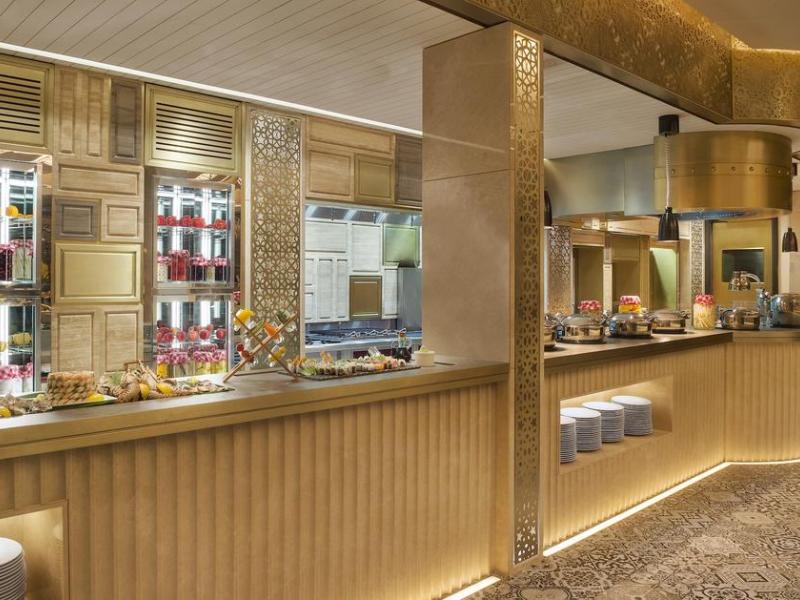 Radisson Blu Hotel & Resort Al Ain