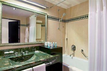 The Hotel du Collectionneur Arc de Triomphe