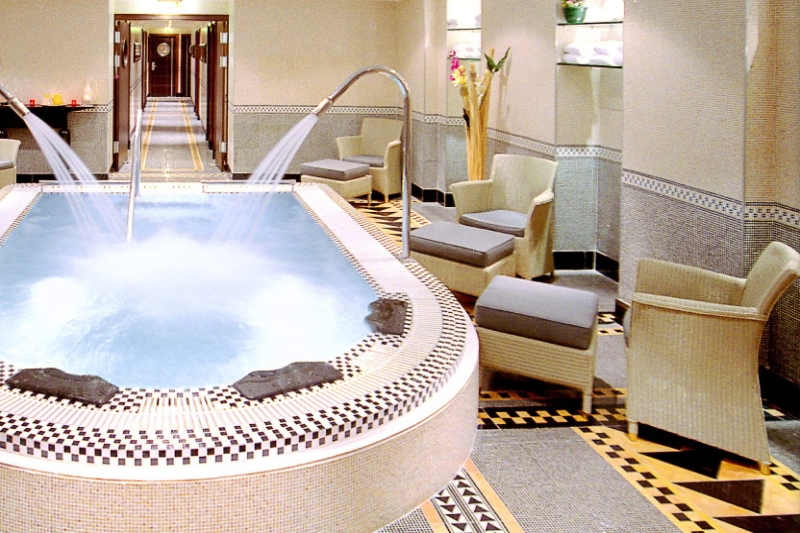 The Hotel du Collectionneur Arc de Triomphe