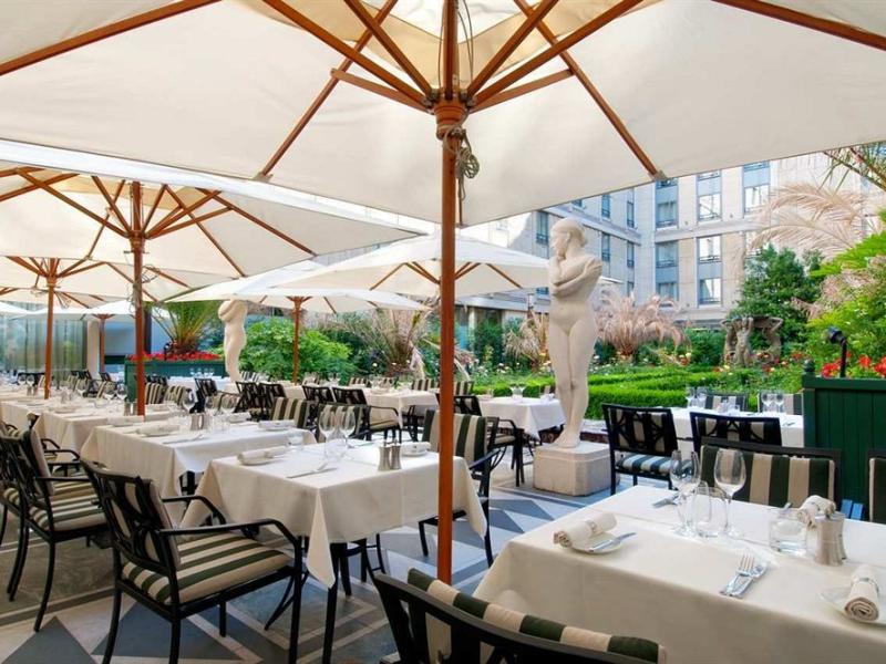 The Hotel du Collectionneur Arc de Triomphe