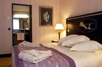 The Hotel du Collectionneur Arc de Triomphe